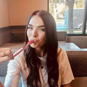 Meet your Posher, Whitney